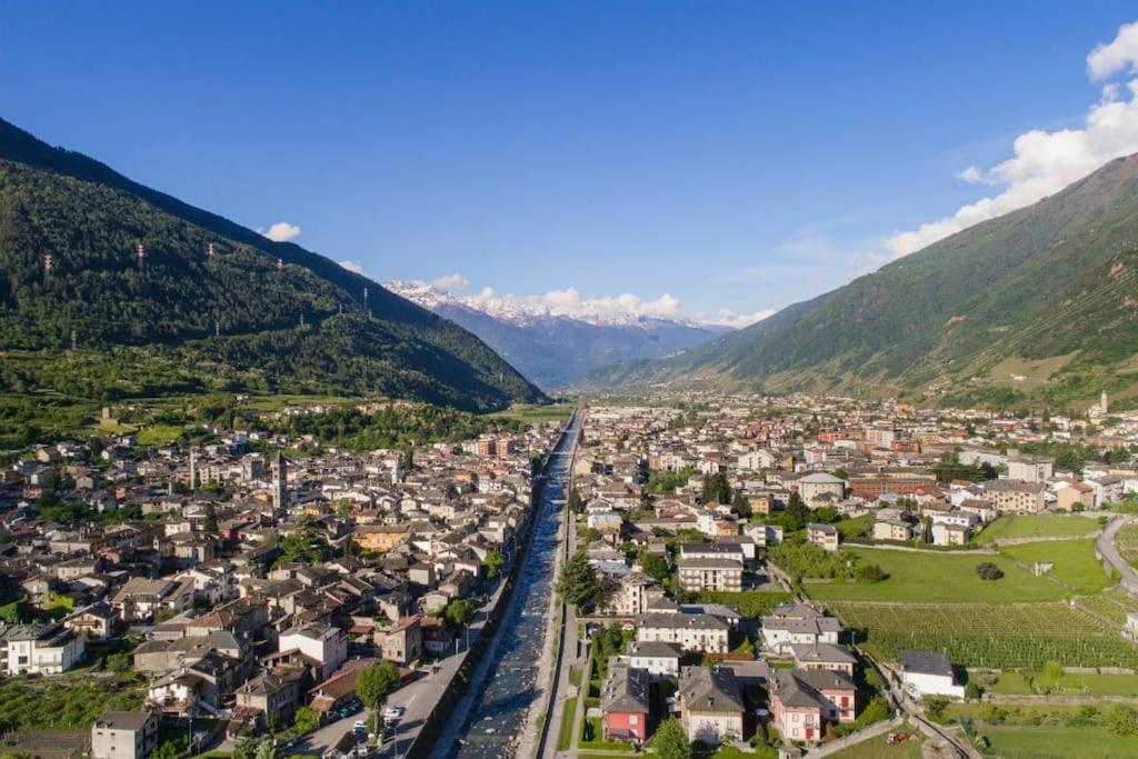 Bnbernina Express Dietro Al Trenino Rosso Tirano Eksteriør billede